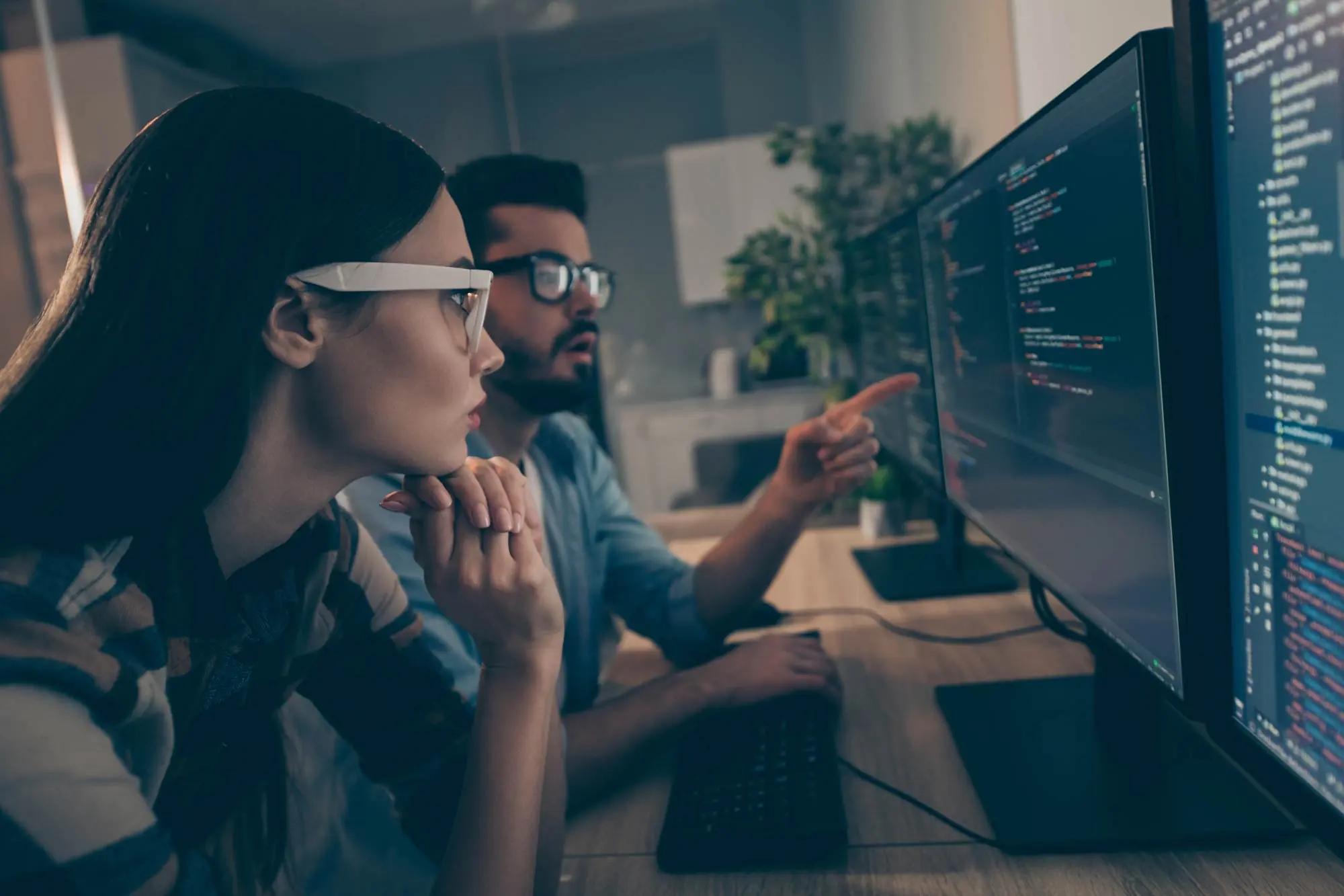 man and woman looking at computer screen, Healthtech Resources, Inc., Healthcare IT, Phoenix, AZ.